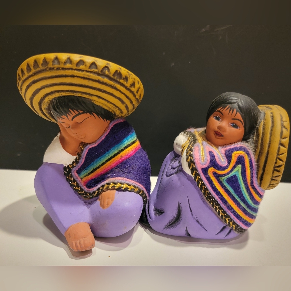 Vtg Mexican Clay & Wool Folk Art Boy & Girl Figurines w/ Colorful Wool Serapes